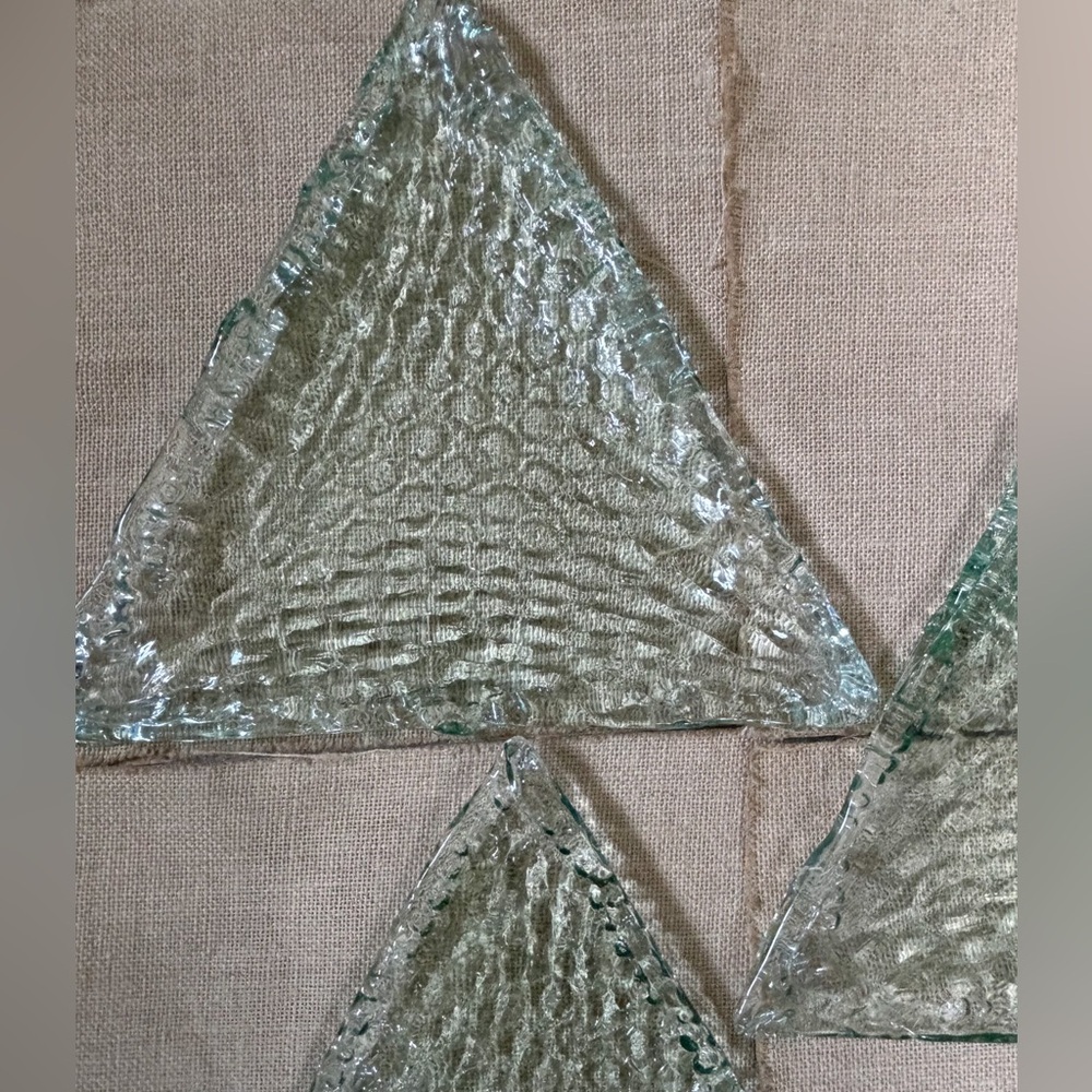 Green Recycled Glass Triangle Plate Set Thick Dishes Textured Eclectic Boho Xmas - Picture 3 of 5